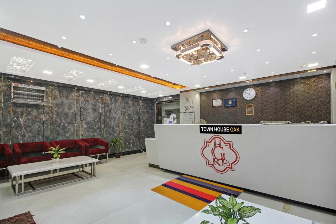Townhouse Oak 92847 Glorious Palace Near Birla Mandir Kolkata