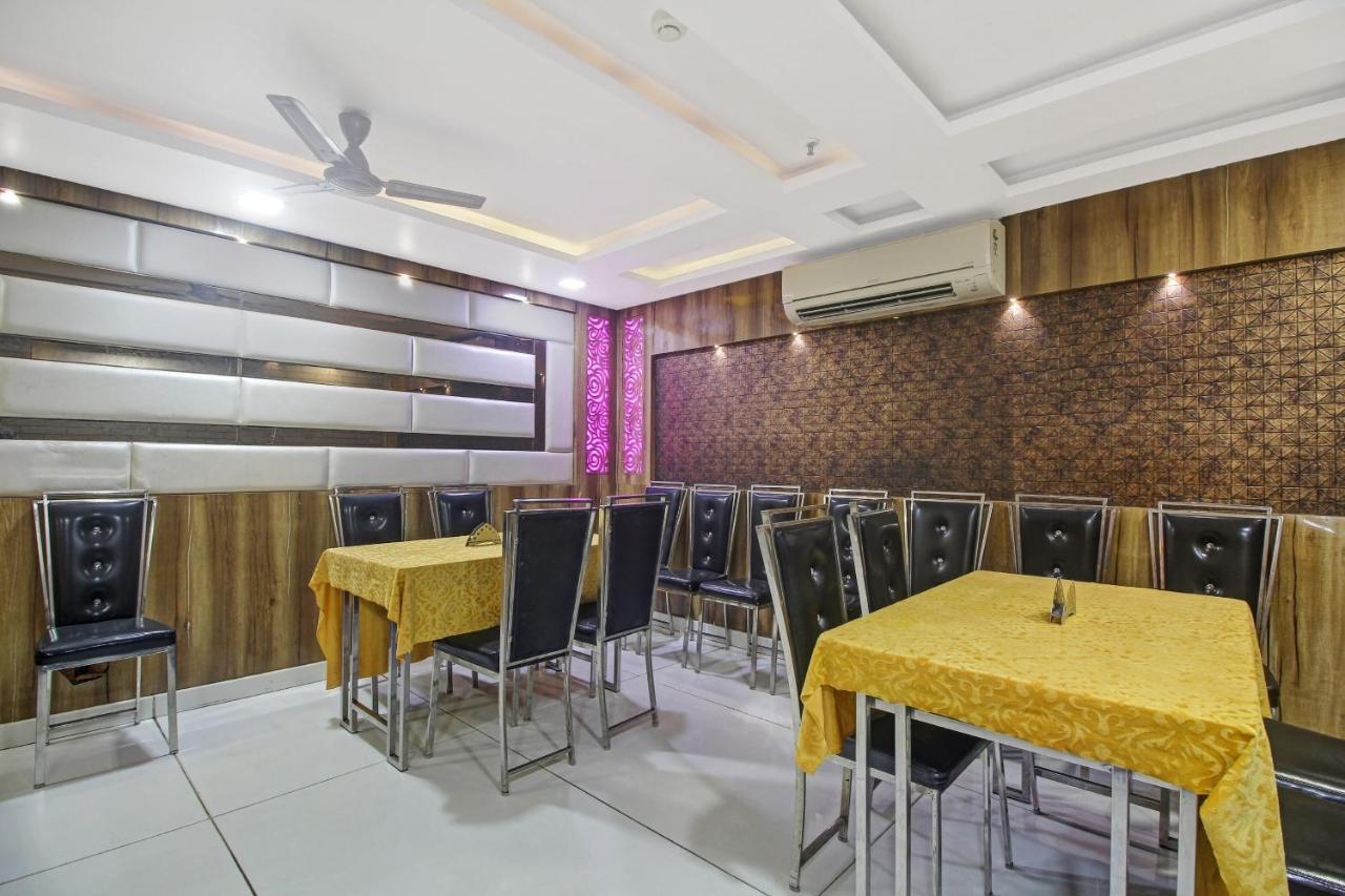 Townhouse Oak 92847 Glorious Palace Near Birla Mandir Kolkata